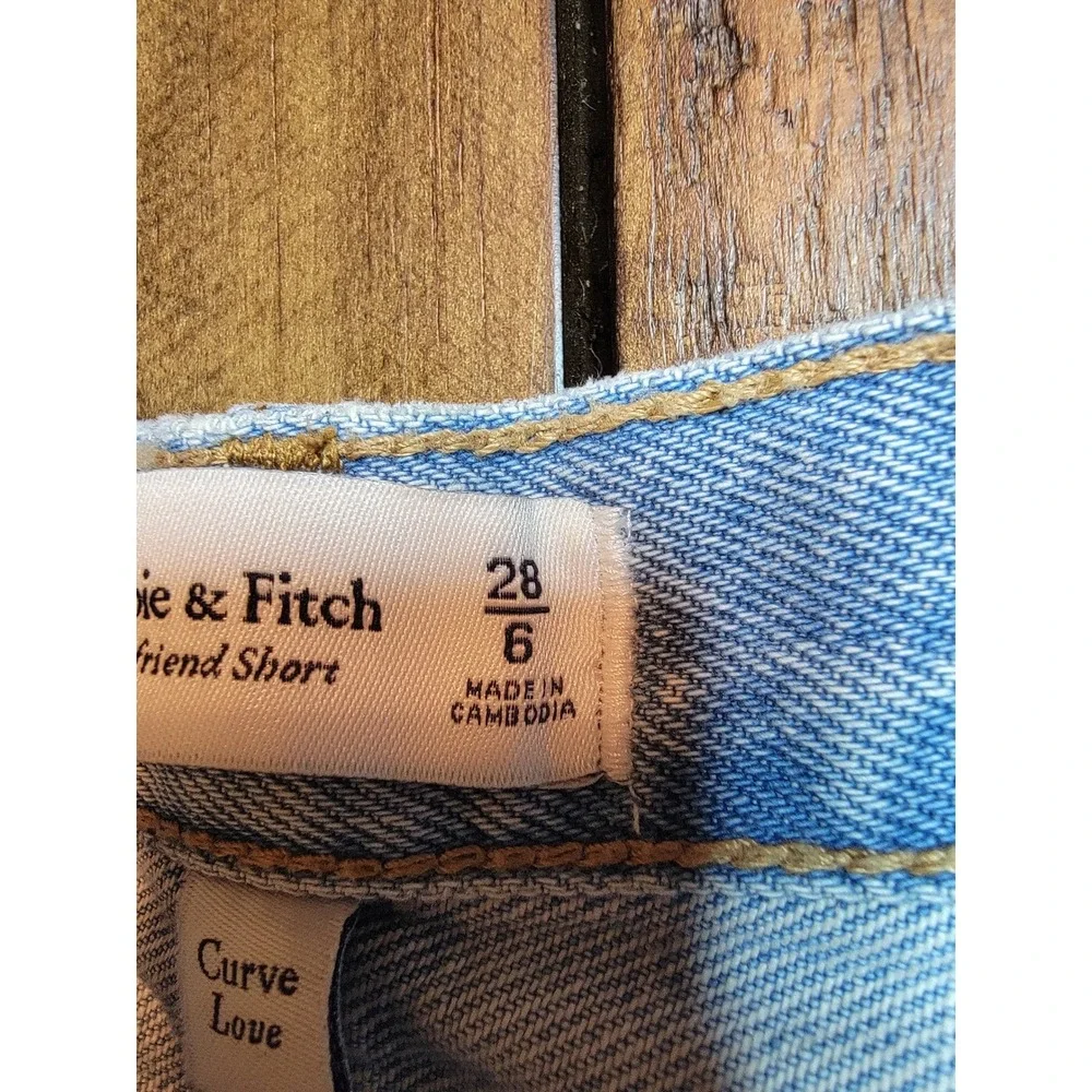 Abercrombie & Fitch Boyfriend Shorts Womens 28/6 Light Wash Excellent Distressed